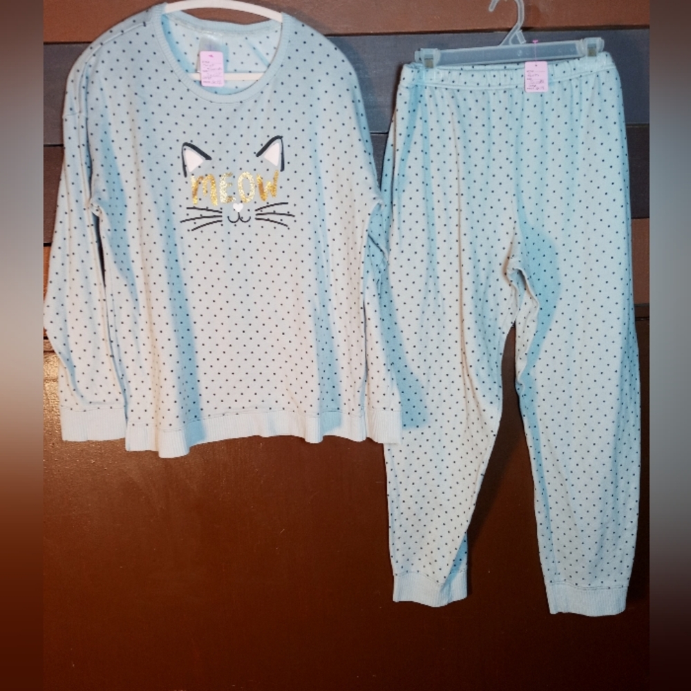 Secret Treasures large 12-14 Grey W/Polka Dots long Sleeve cat W/matching Pants